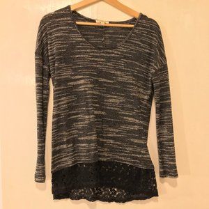 🚨LAST CHANCE - Closing closet🚨 Umgee Top with Lace Trim